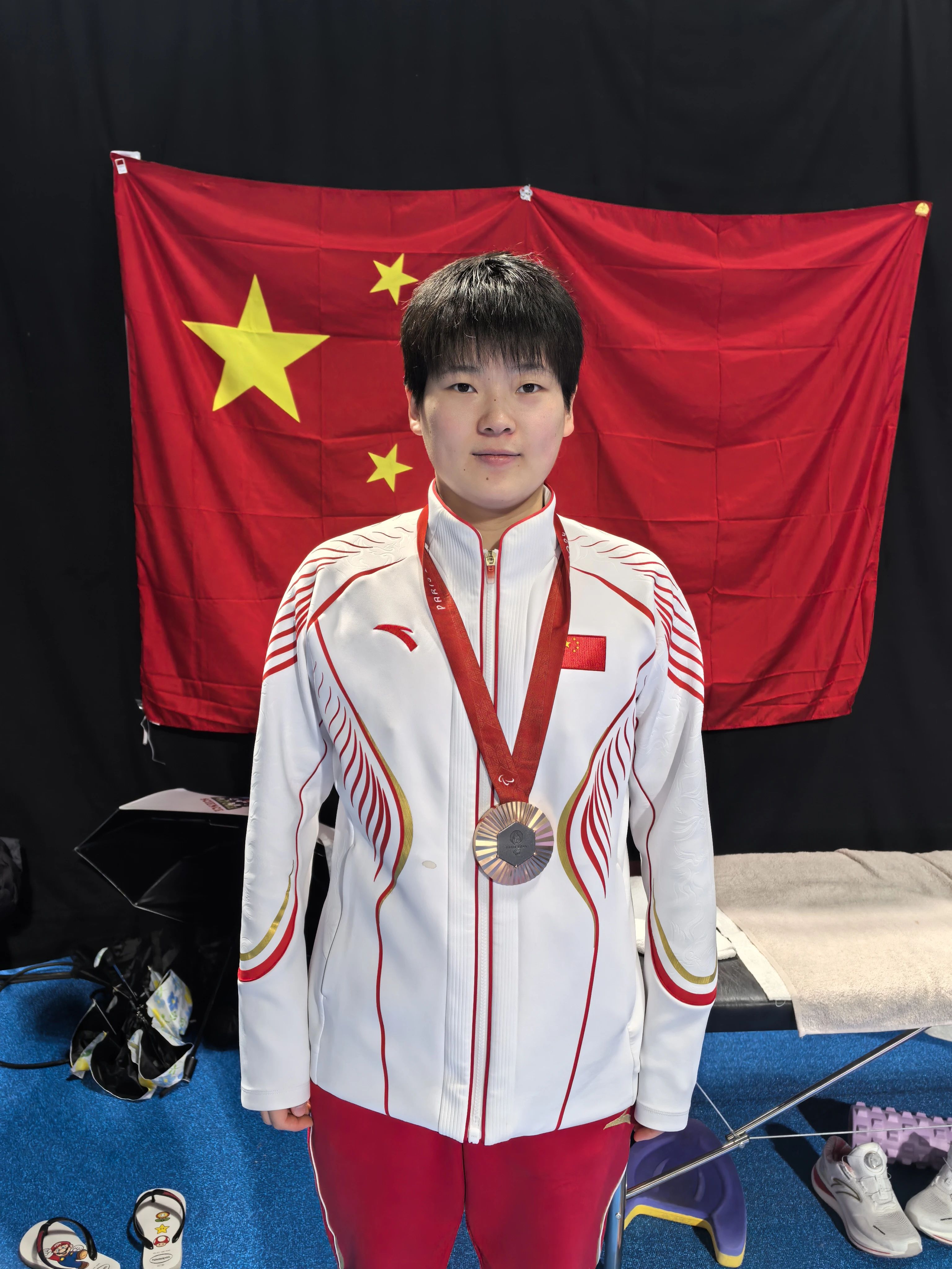 智利选手在游泳比赛中获得铜牌的简单介绍