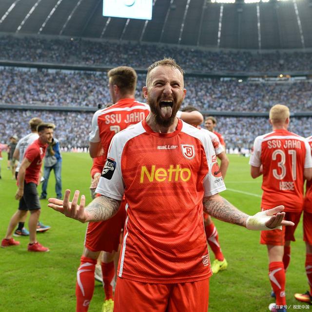 德累斯顿队豪取胜利，喜捧头筹